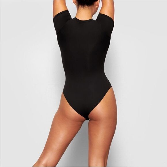 SKIMS NWT Fits Everybody T-Shirt Bodysuit In Onyx
Size S - Picture 4 of 8